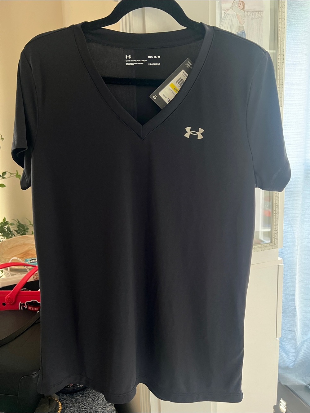 Under Armour Women’s Black V-Neck Athletic Tee NWOT